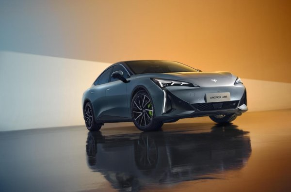 江苏配资网 后排1040mm+1546L后备厢！极狐阿尔法S5把“露营模式”卷成刚需